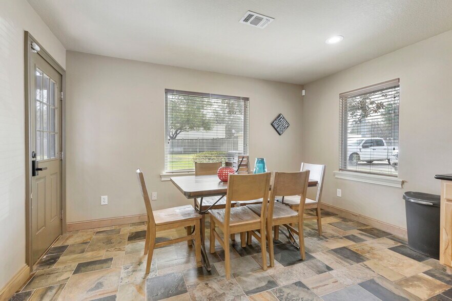 More Photos Of 8711 Hufsmith Kuykendahl Rd, Tomball Industrial For Sale