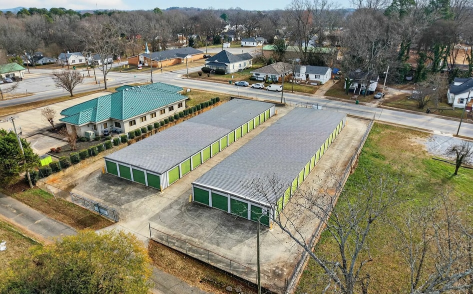 More Photos Of 939 N Logan St, Gaffney Self Storage For Sale
