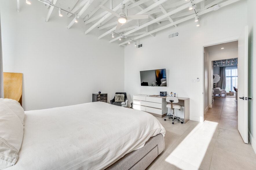 More Photos Of 4755-4763 Algiers St, Dallas Loft Creative Space For Sale