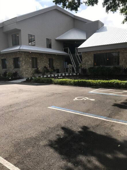 More Photos Of 5500 Bee Ridge Rd, Sarasota Medical For Lease