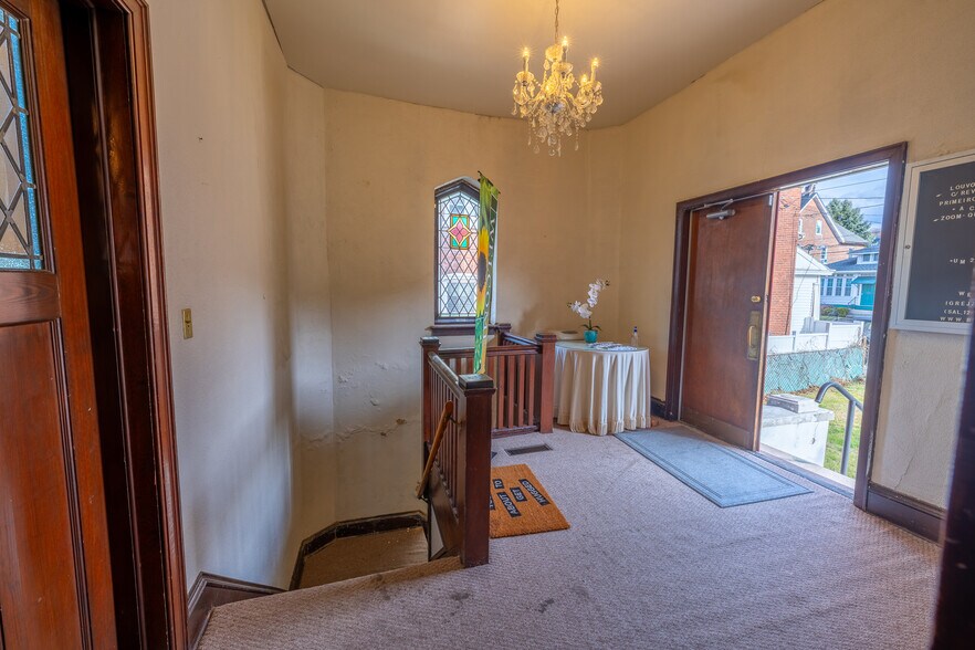 More Photos Of 927 Broadway, Fountain Hill Religious Facility For Sale