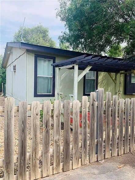 More Photos Of 1205 S Main St, Altus Apartments For Sale