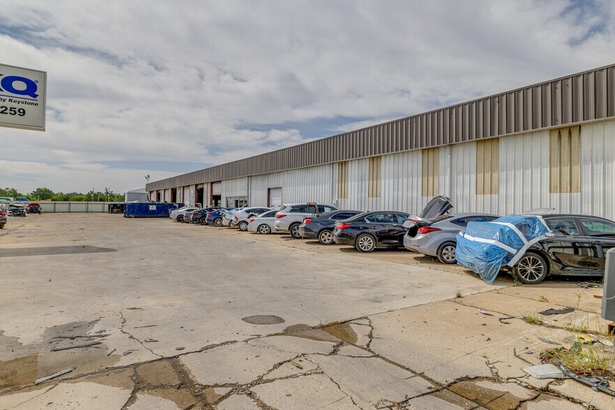 More Photos Of 208 Franklin Dr, West Monroe Distribution For Sale