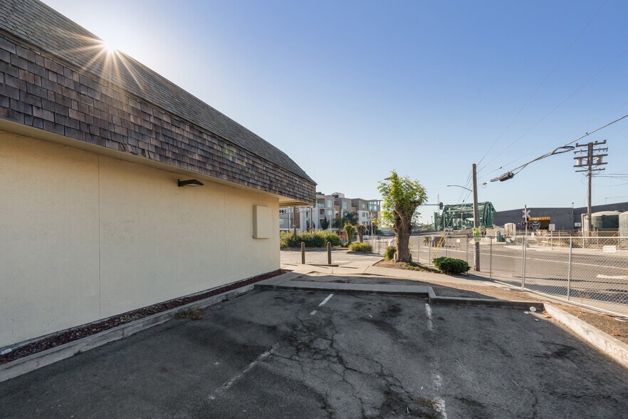 More Photos Of 324 23rd Ave, Oakland Convenience Store For Sale