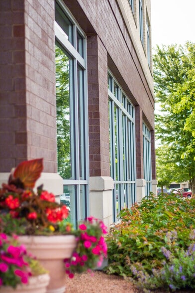 More Photos Of N14W23800 Stone Ridge Dr, Waukesha Medical For Lease