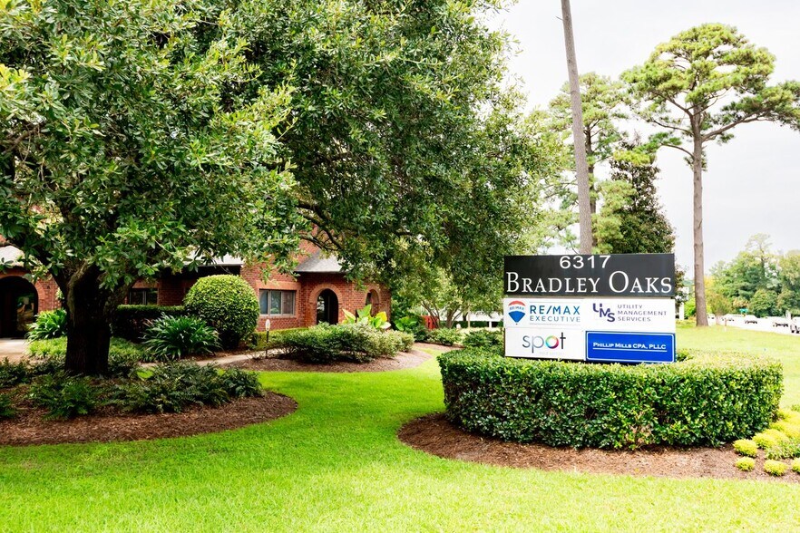 More Photos Of 6317 Oleander Dr, Wilmington Office Residential For Lease