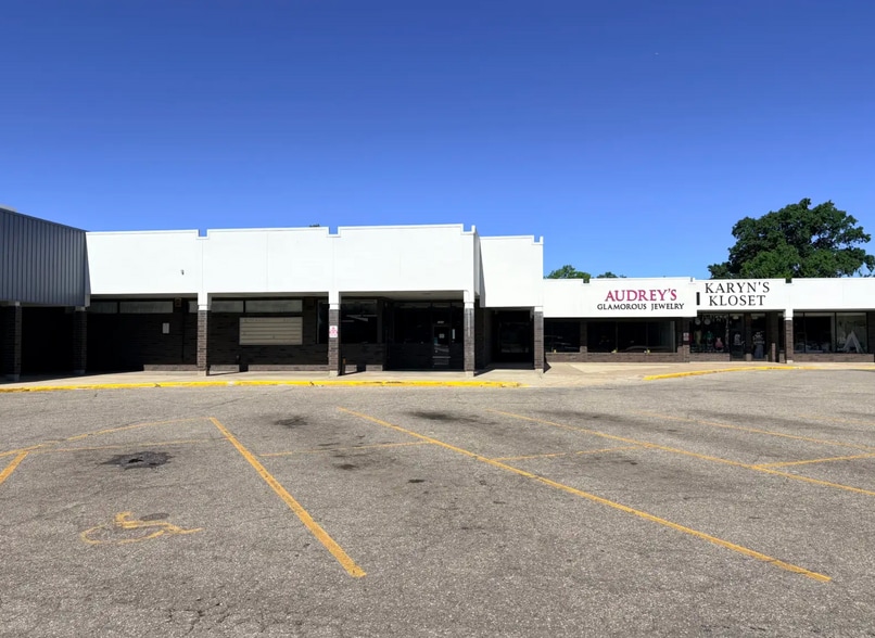 Primary Photo Of 1558 M - 139, Benton Harbor General Retail For Lease