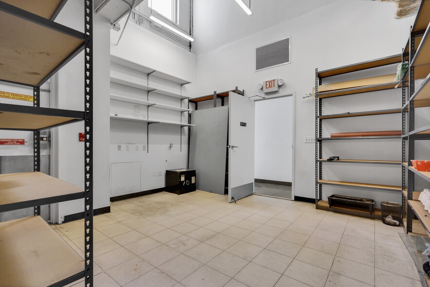 More Photos Of 227 8th St, Miami Beach General Retail For Lease