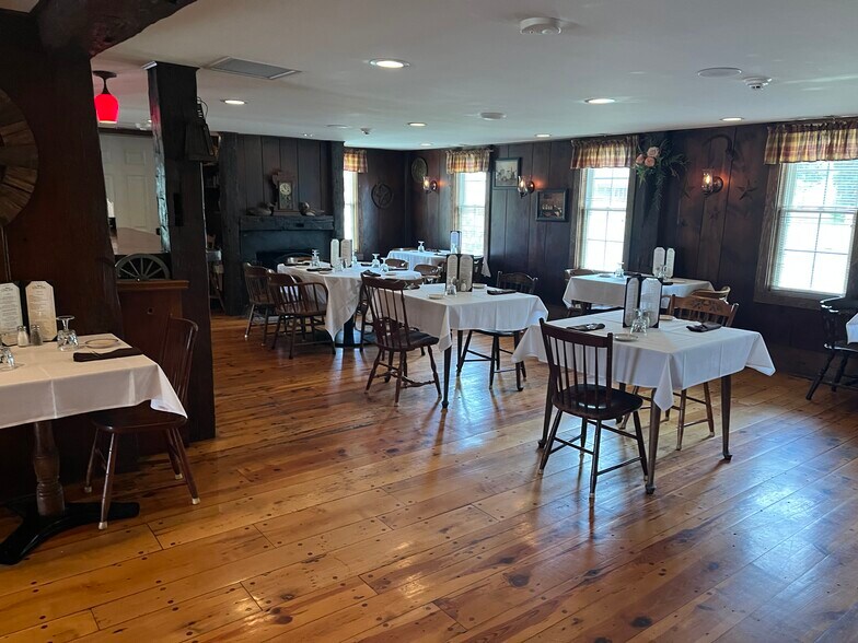 More Photos Of 6 Hartland Blvd, East Hartland Restaurant For Sale