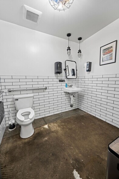 More Photos Of 1589 W Victory Way, Craig Flex For Sale