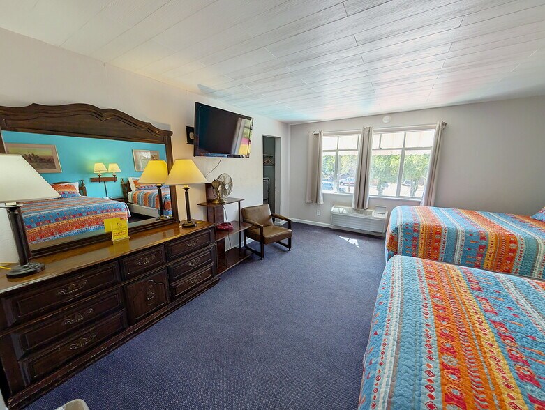 More Photos Of 166 S 400 E, Moab Hotel For Sale
