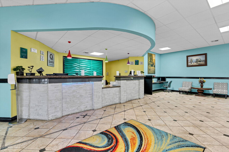 More Photos Of 3232 N Summit St, Arkansas City Hotel For Sale