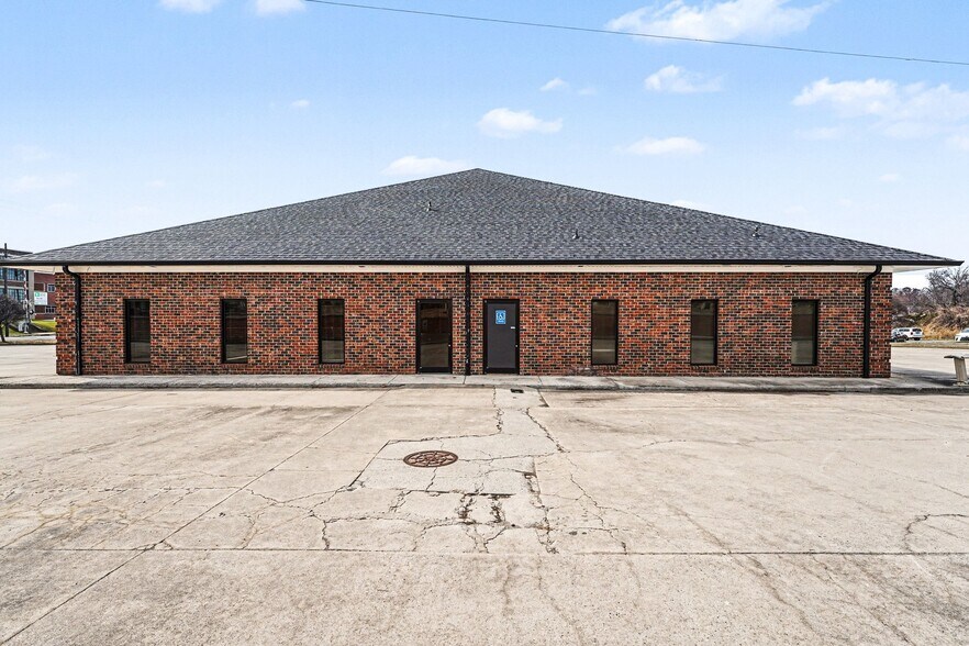 More Photos Of 208 W Salisbury St, Asheboro Medical For Lease