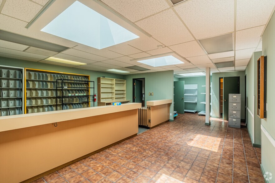 More Photos Of 1411 SW 14th Ave, Portland Veterinarian Kennel For Lease