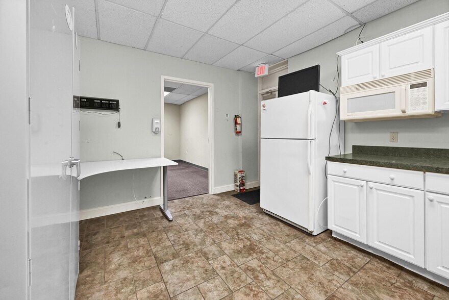 More Photos Of 90 Grove St, Ridgefield Medical For Sale