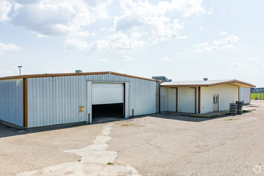More Photos Of 605 E Yukon Rd, Odessa Warehouse For Lease