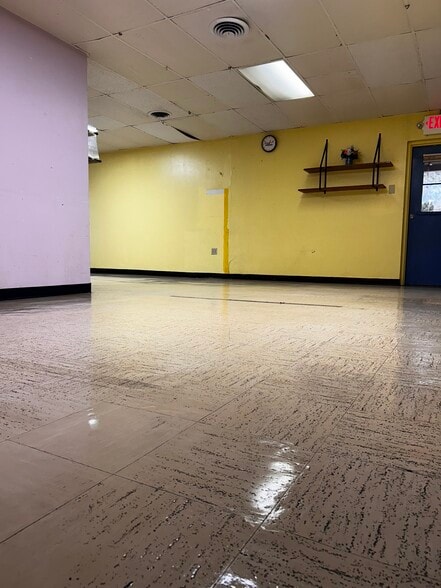 More Photos Of 1407 Blackburn Dr, Pasadena Office For Sale