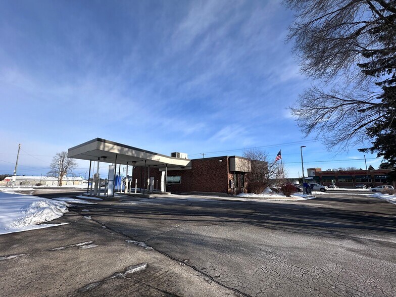 More Photos Of 1219 N Mitchell St, Cadillac Bank For Lease