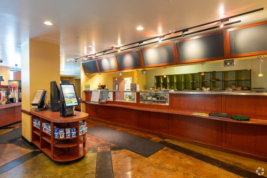 More Photos Of 10 N Martingale Rd, Schaumburg Coworking Space