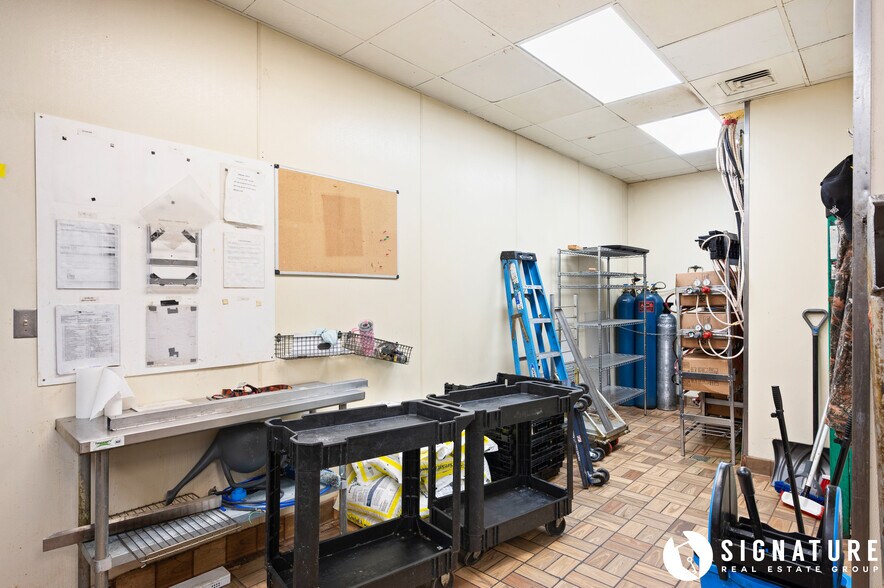 More Photos Of 207 S Miller Ave, Gillette Fast Food For Sale