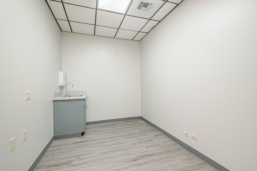 More Photos Of 2407 W Louisiana Ave, Midland Medical For Lease