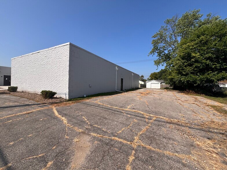 More Photos Of 1017 S Logan St, Mishawaka Manufacturing For Lease