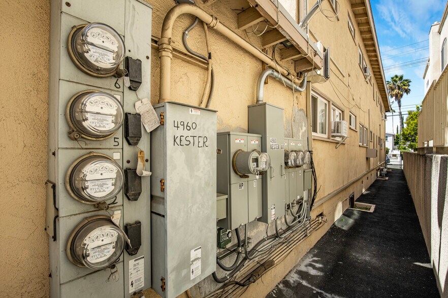 More Photos Of 4956-4960 Kester Ave, Sherman Oaks Apartments For Sale