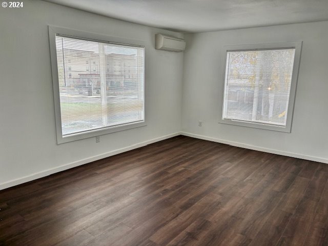 More Photos Of 512 NW Cecil Ave, Roseburg Office For Sale