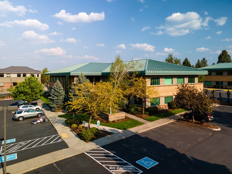 More Photos Of 296 SW Columbia St, Bend Office For Sale