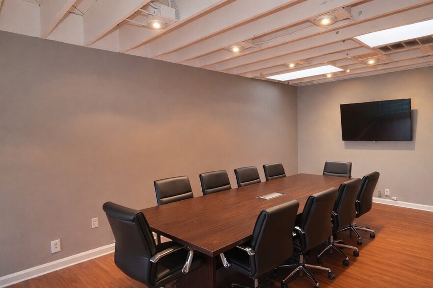 More Photos Of 321-325 S Robertson Blvd, Beverly Hills Storefront Retail Office For Lease