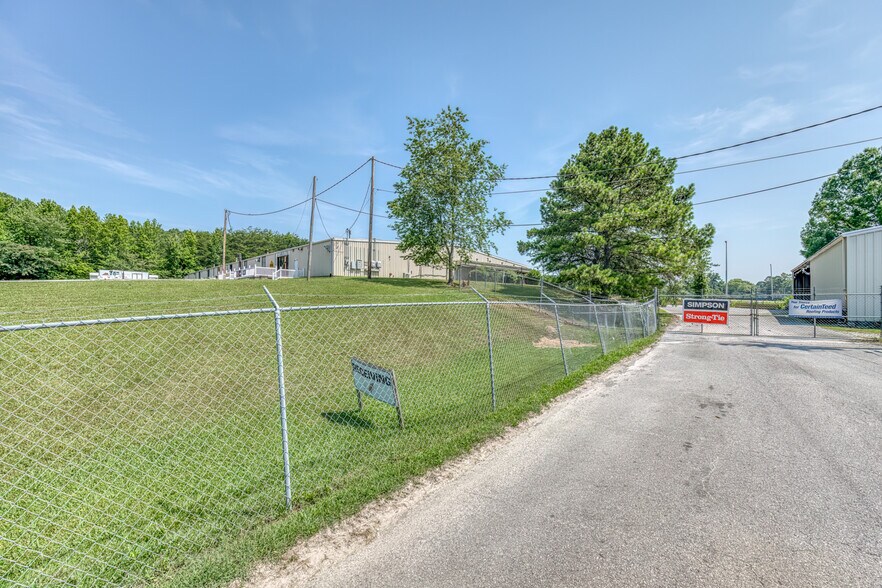 More Photos Of 801 Larry Byrd Rd, Kingston Light Distribution For Sale