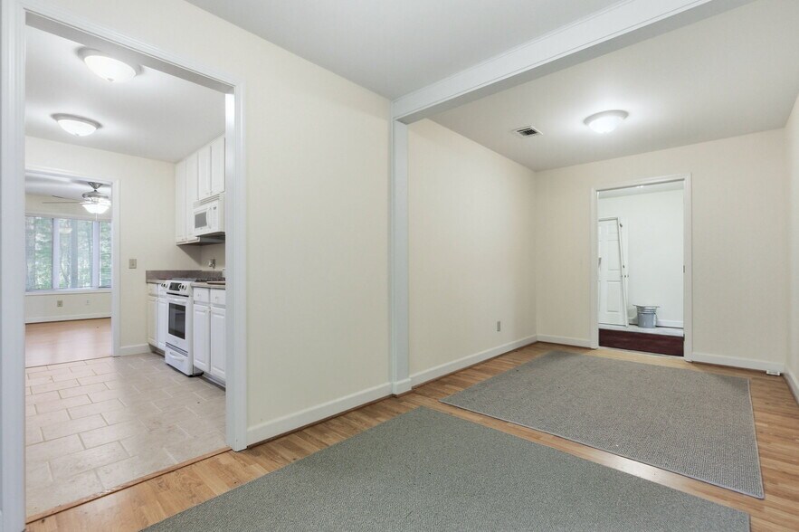 More Photos Of 267 Stinson Dr, Clinton Specialty For Sale