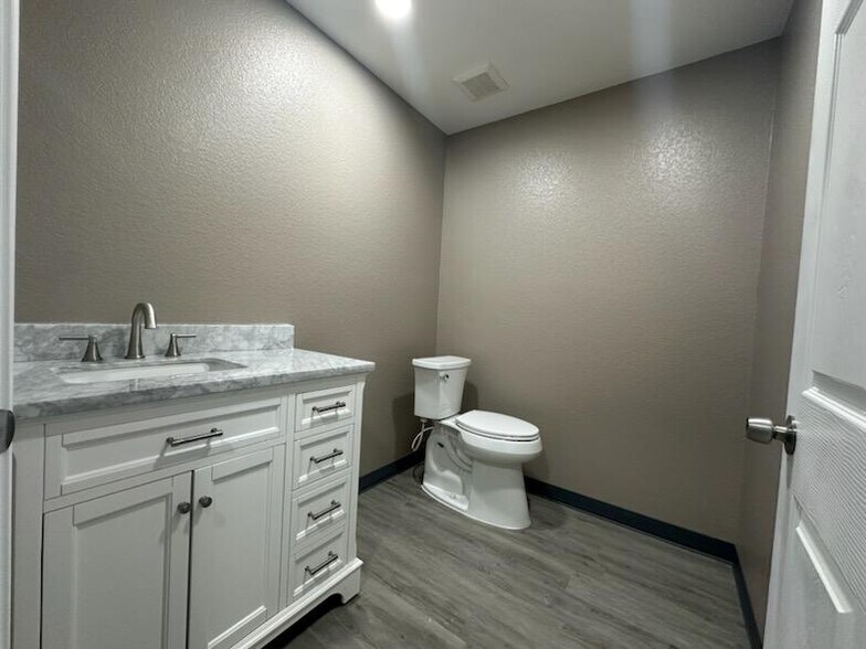 More Photos Of 4424 W 8th St, Odessa Industrial For Lease