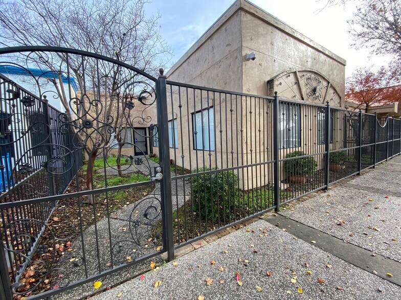 More Photos Of 512 15th St, Modesto Office For Lease