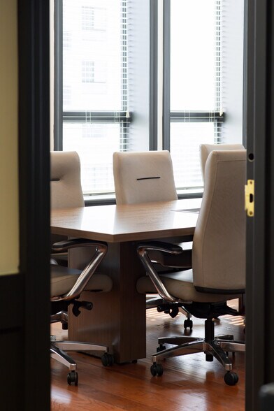More Photos Of 442 W Kennedy Blvd, Tampa Office For Lease