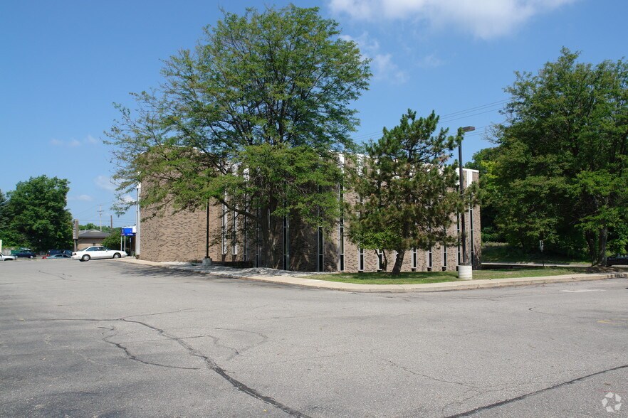 More Photos Of 111 S Waverly Rd, Lansing Office For Sale