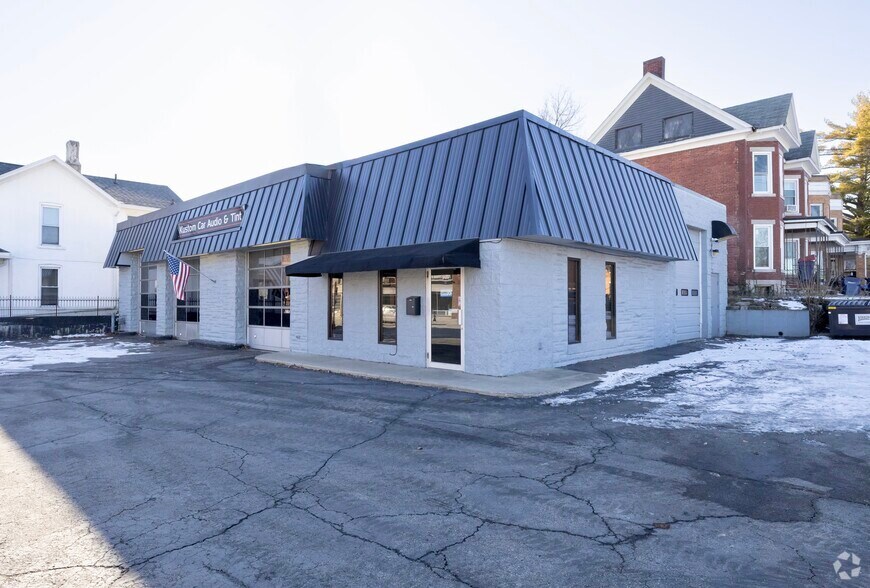 Primary Photo Of 530 N Main St, Piqua Auto Repair For Lease