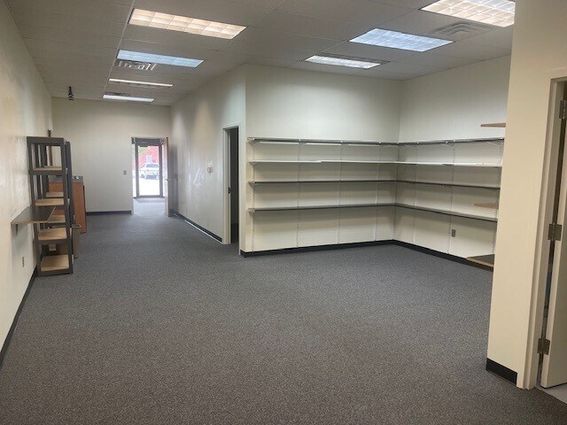 More Photos Of 403 S Gear Ave, West Burlington General Retail For Lease
