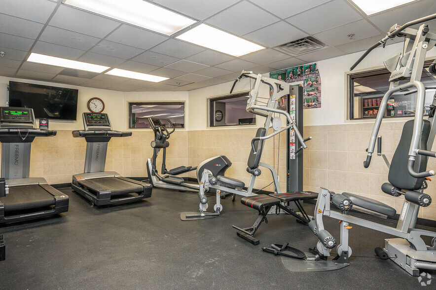 More Photos Of 2060 Eastern Blvd, Montgomery Hotel For Sale