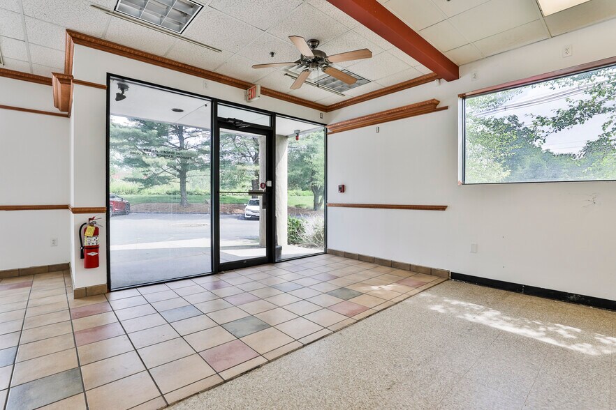 More Photos Of 141 Summit St, Peabody Freestanding For Lease