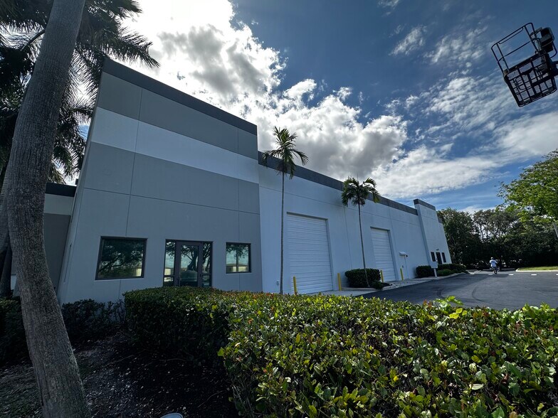 More Photos Of 4935 Park Ridge Blvd, Boynton Beach Warehouse For Lease
