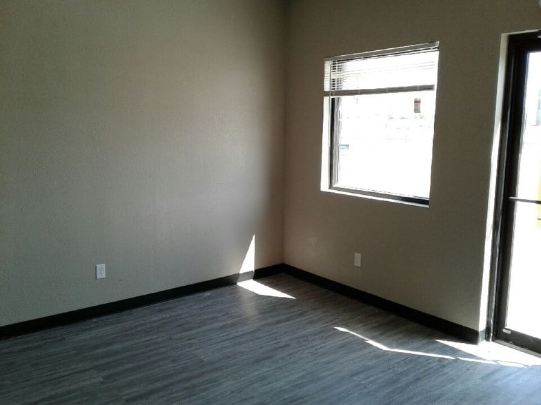 More Photos Of 14401 N Lincoln Blvd, Edmond Warehouse For Lease