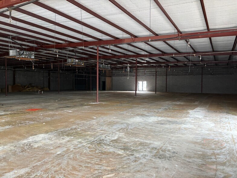 More Photos Of 201 N Pacific St, Conroe Freestanding For Lease