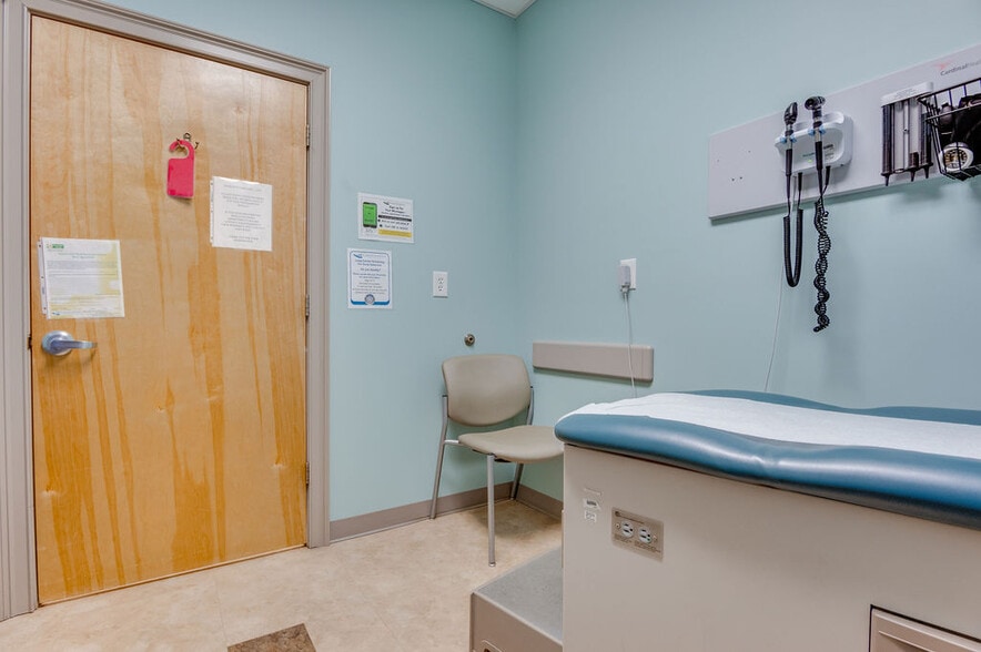 More Photos Of 4275 Western Blvd, Jacksonville Medical For Sale