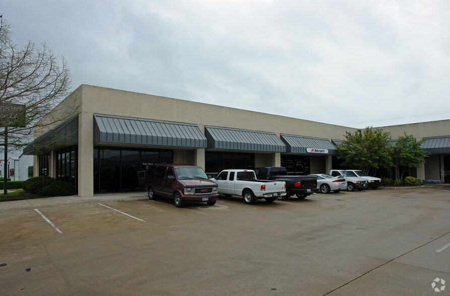 More Photos Of 4500 Ratliff Ln, Addison Showroom For Lease