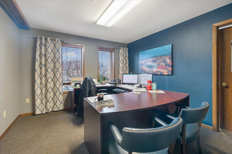 More Photos Of 1810 Crestview Dr, Hudson Office For Sale