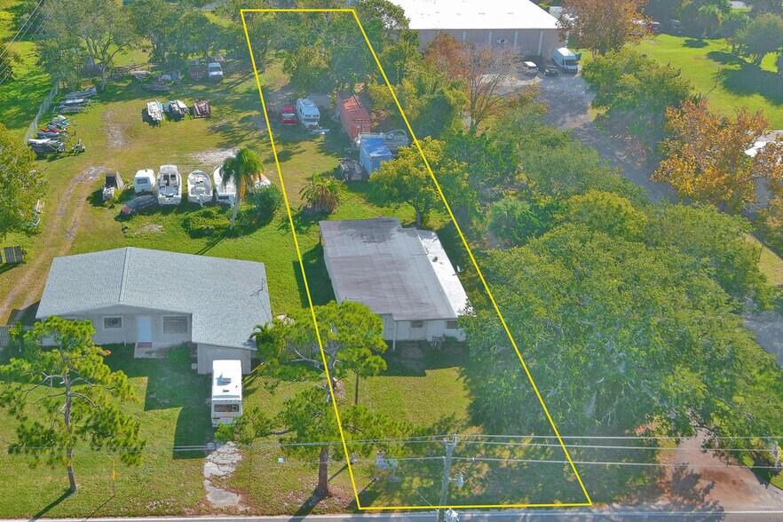 More Photos Of 426 S Plumosa St, Merritt Island General Retail For Sale