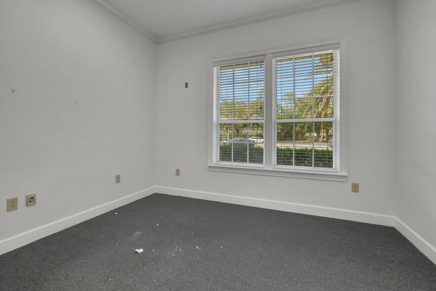 More Photos Of 7700 Square Lake Blvd, Jacksonville Office For Lease