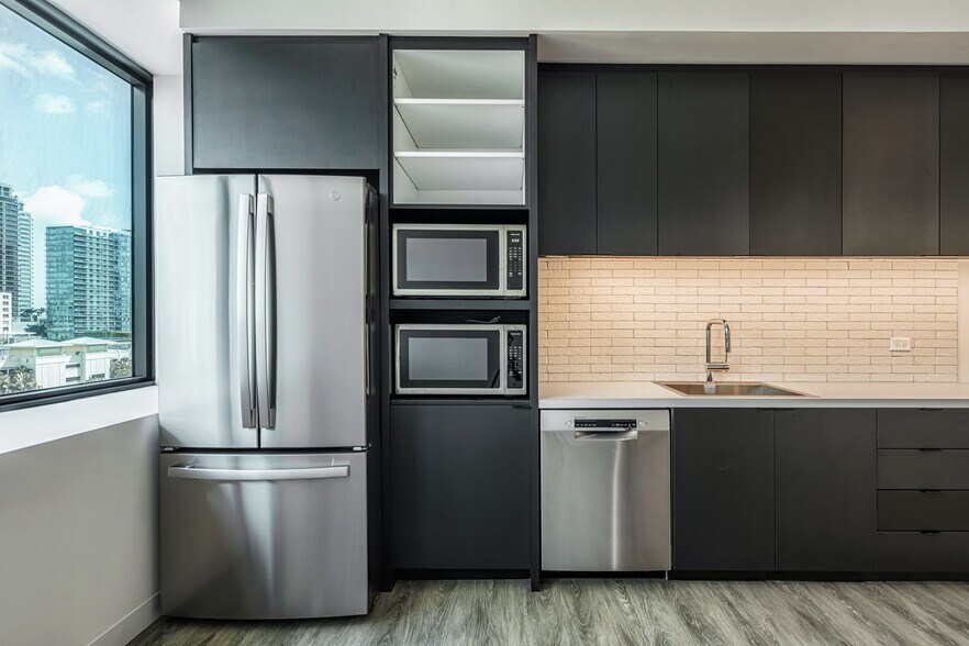 More Photos Of 2916 N Miami Ave, Miami Office For Lease