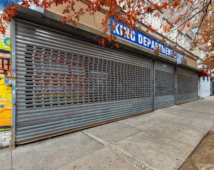 More Photos Of 571 W 188th St, New York Storefront For Lease